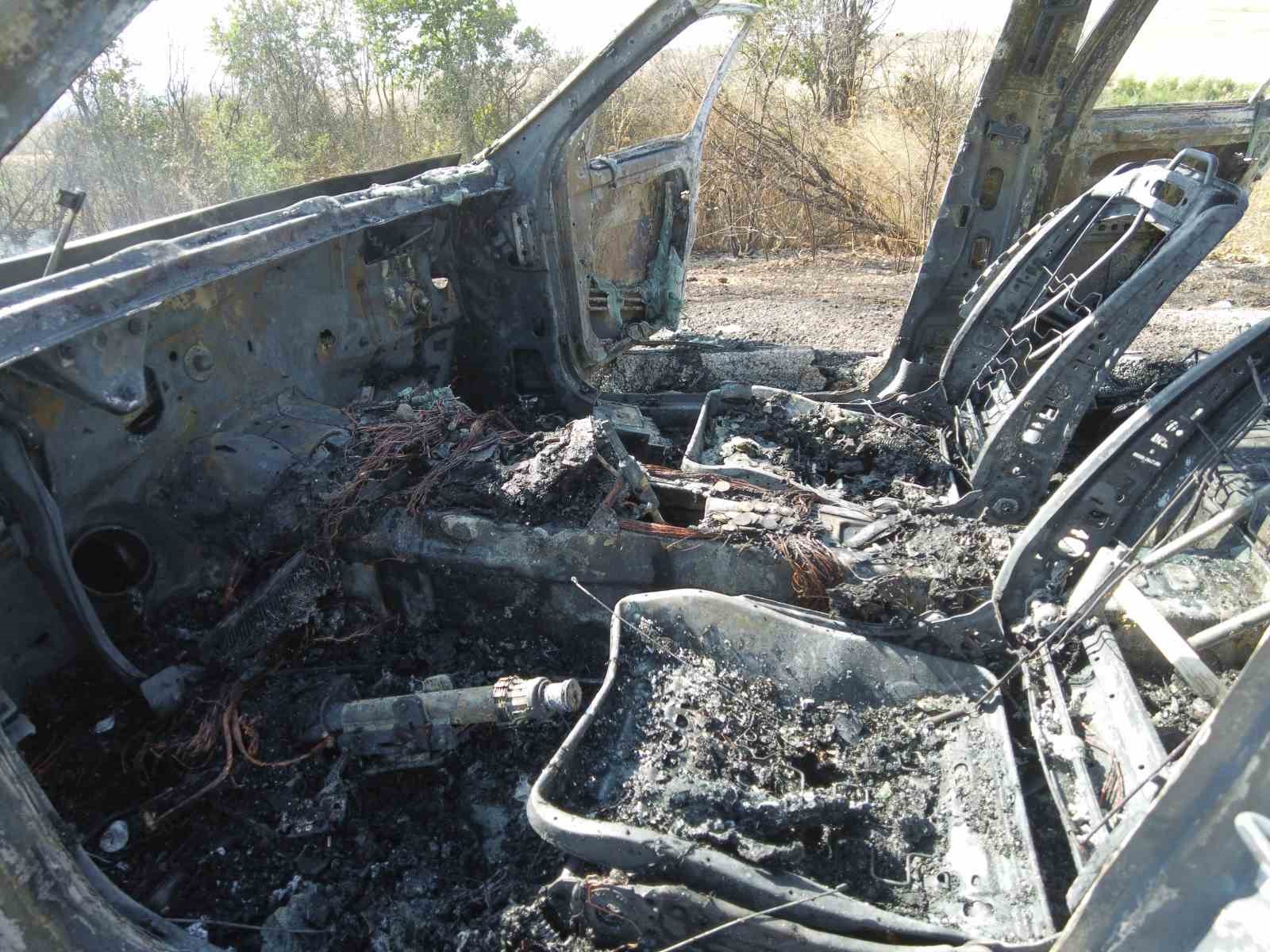 Edirne’de seyir halindeki otomobil alev alev yandı
