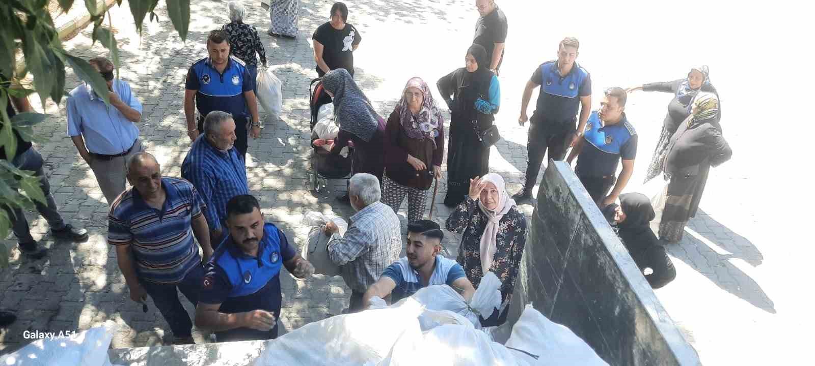 Vatandaşlara ücretsiz patates dağıtıldı