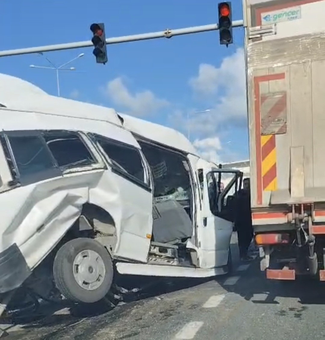 Trabzon’da trafik kazası: 15 yaralı