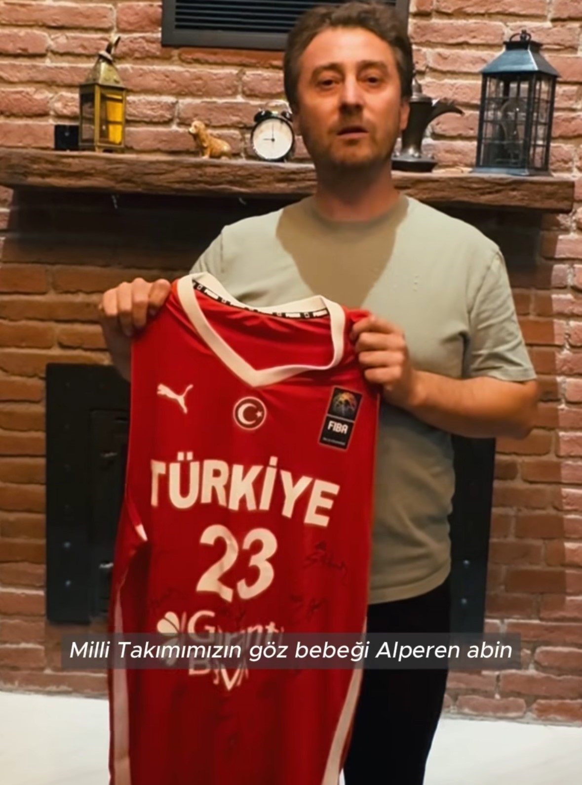 Çağan için milli formasını bağışladı...1 milyon liradan açık artırmaya çıktı