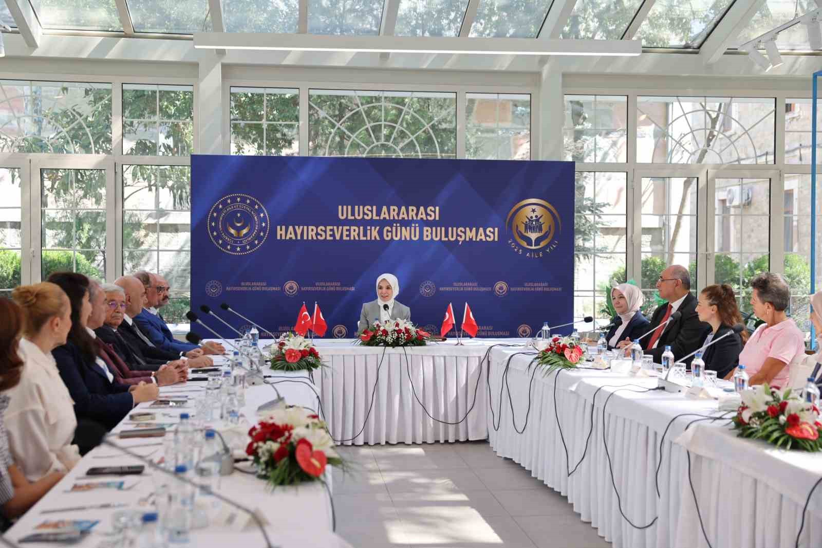 Bakan Göktaş, Darülaceze bağışçılarıyla bir araya geldi