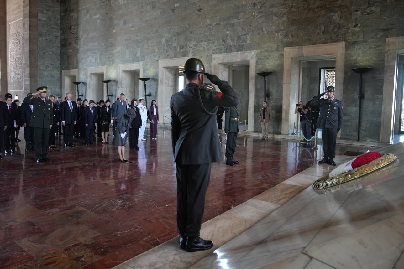 Japonya Prensesi Akiko Anıtkabir’i ziyaret etti