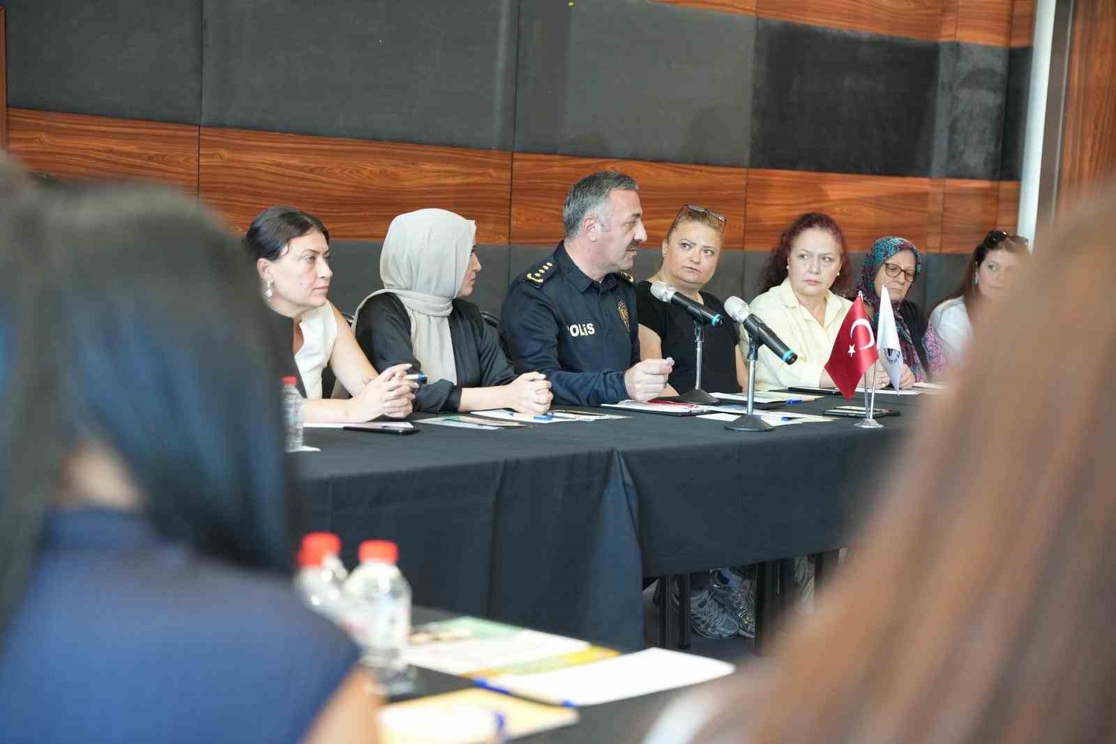 Tekirdağ Emniyeti annelerle buluştu, uyuşturucuya karşı ortak mücadele mesajı verildi