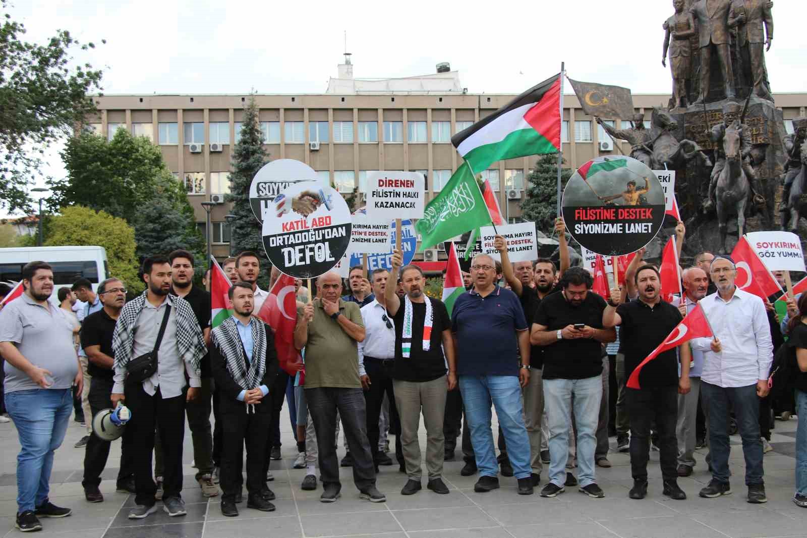 Uşak’ta Sumud Filosu ve Gazze’ye destek yürüyüşü