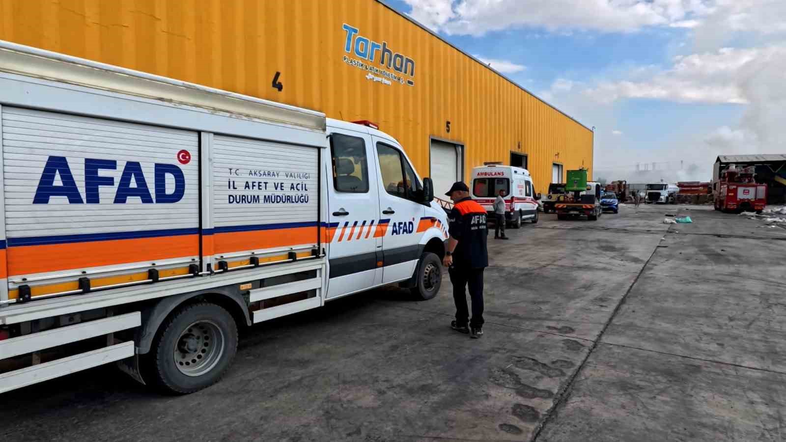 Aksaray’da geri dönüşüm tesisinde yangın paniği