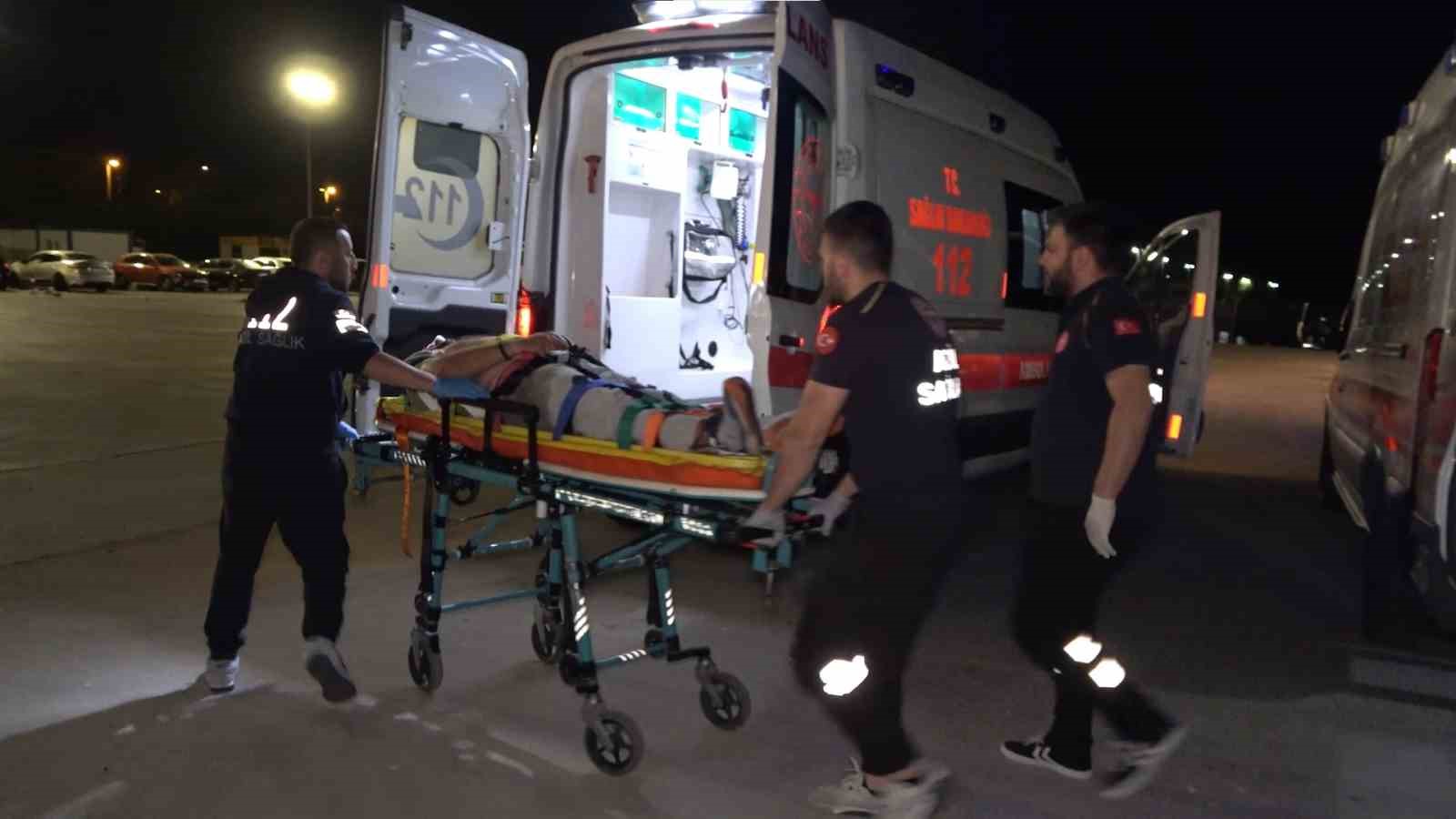 Tekne kazasında yaralanan şahıs deniz ambulansı ile getirildi