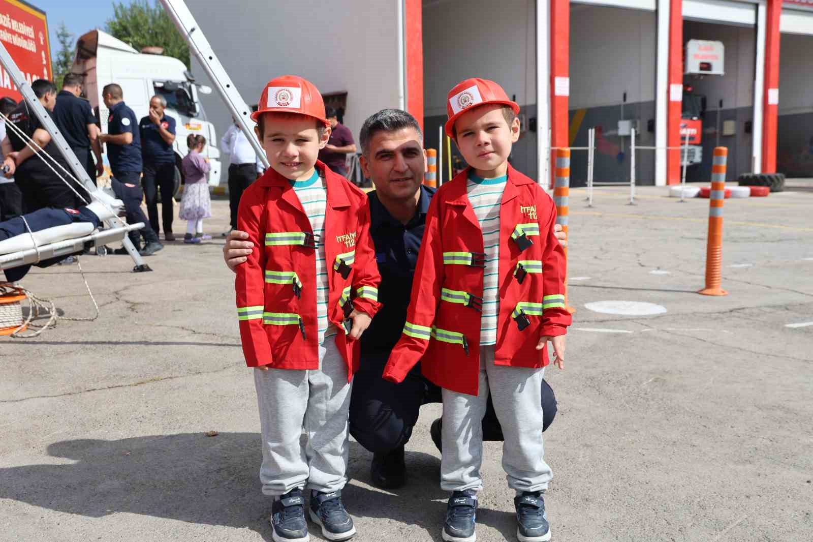 Elazığ’da öğrenciler, itfaiye eğitimlerinde ter döktü