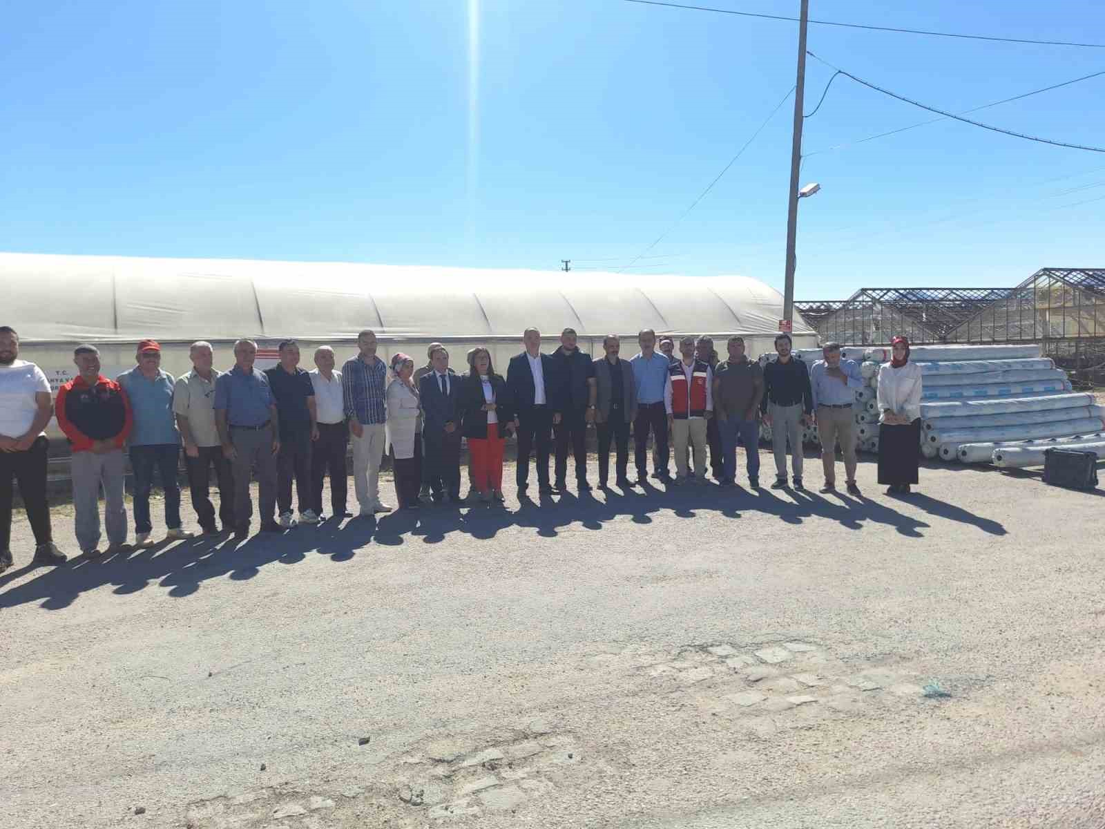 Simav’da 34 sera sahibine yüzde 50 hibeli 23 ton sera naylonu dağıtıldı