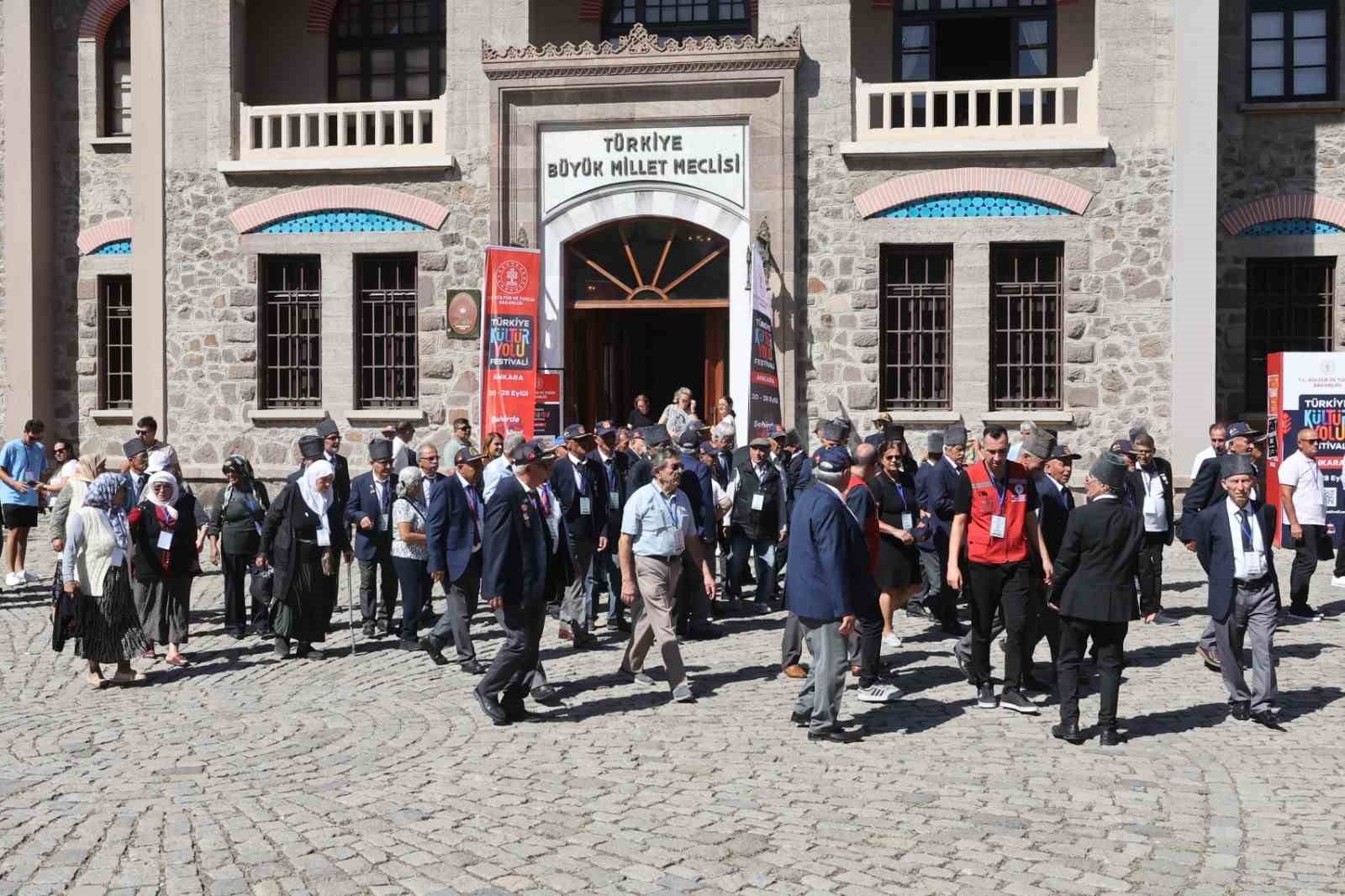 Muğla Büyükşehir, şehit yakını ve gazileri Anıtkabir’e götürdü