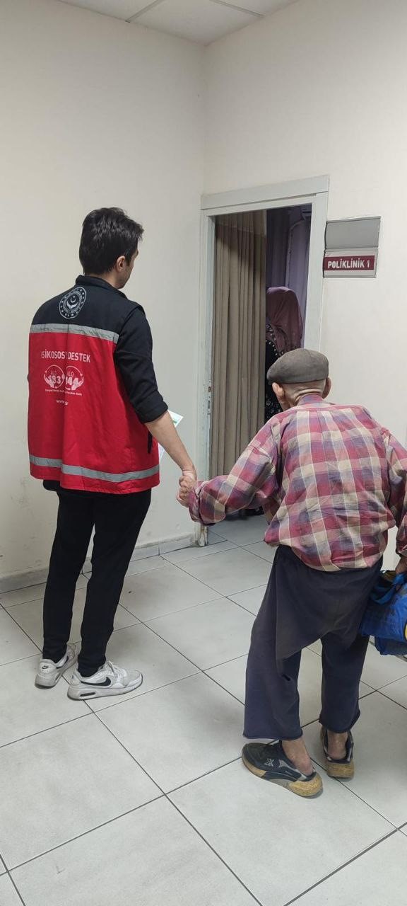 Vali Canbolat talimat verdi, 85 yaşındaki Durmuş amca huzurevine yerleştirildi