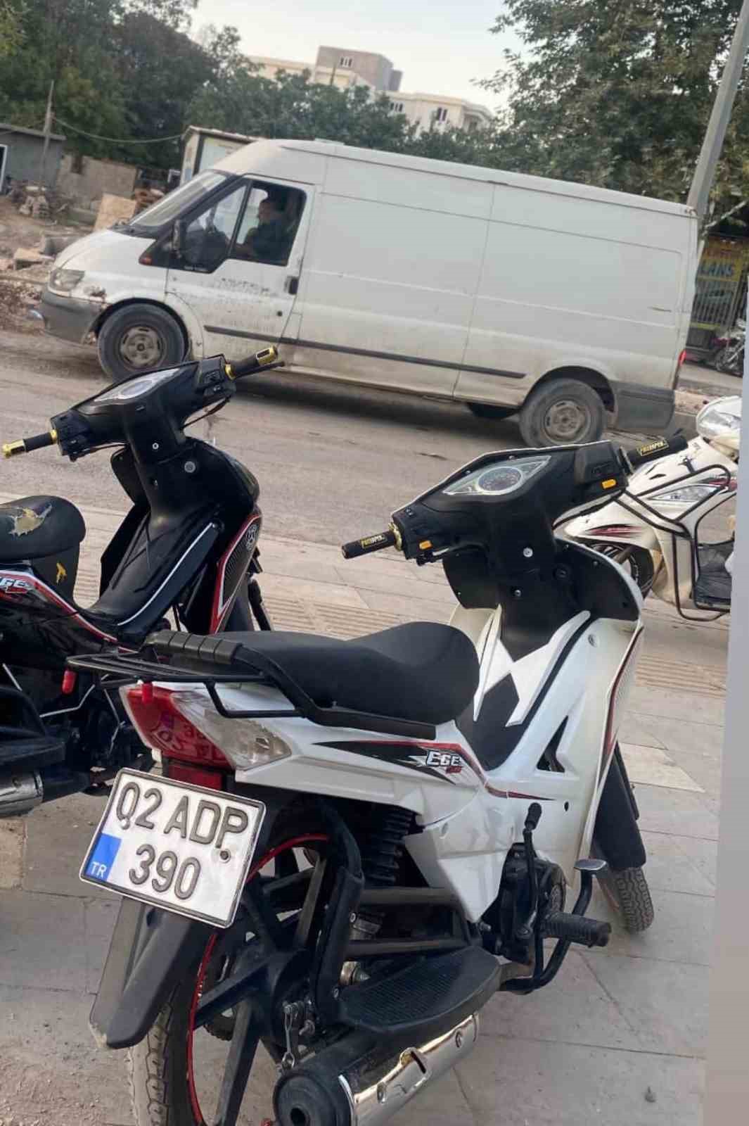 Park halindeki motosiklet çalındı