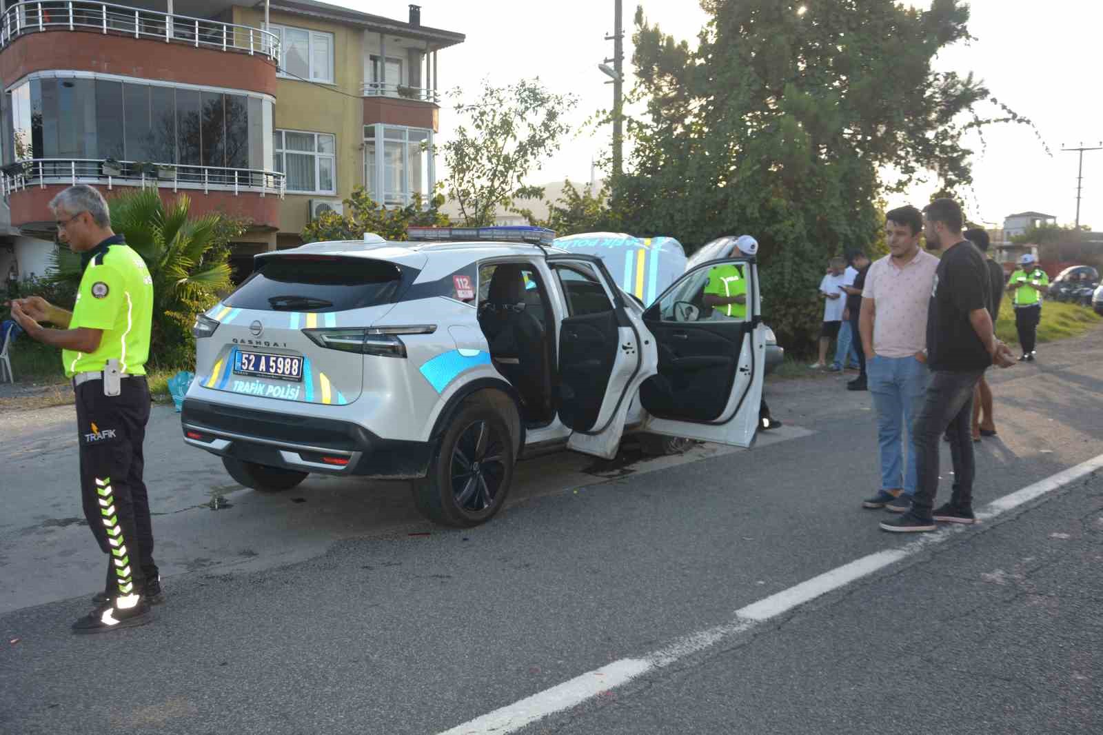 Ordu’da kontrolden çıkan otomobil, polis otosuna çarptı: 2 yaralı