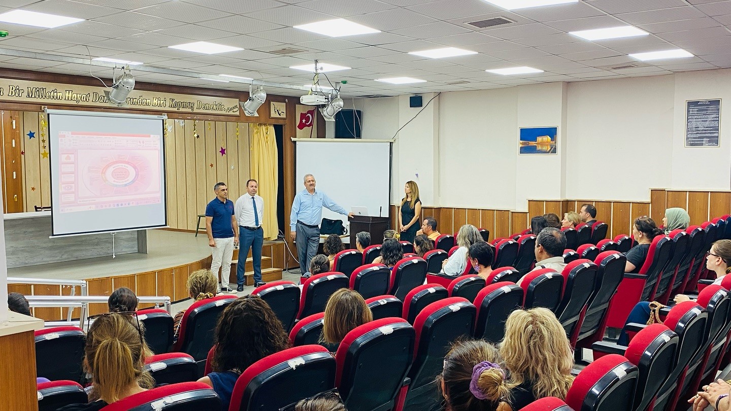 Kuşadası’nda sınıf öğretmenlerine yönelik Maarif Modeli Semineri gerçekleştirildi
