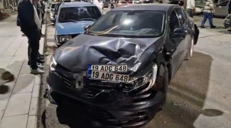 Alkollü traktör sürücüsü 3 araca çarparak durabildi: O anlar kamerada