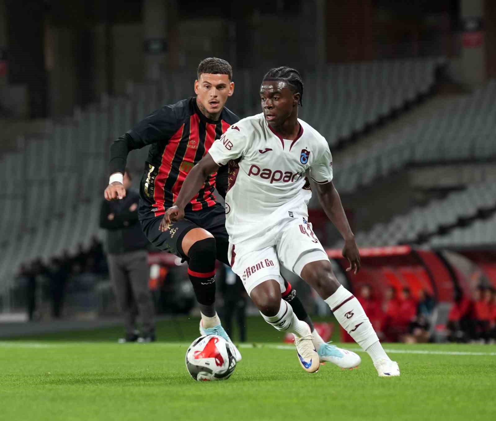 Trendyol Süper Lig: Fatih Karagümrük: 0 - Trabzonspor: 0 (Maç devam ediyor)