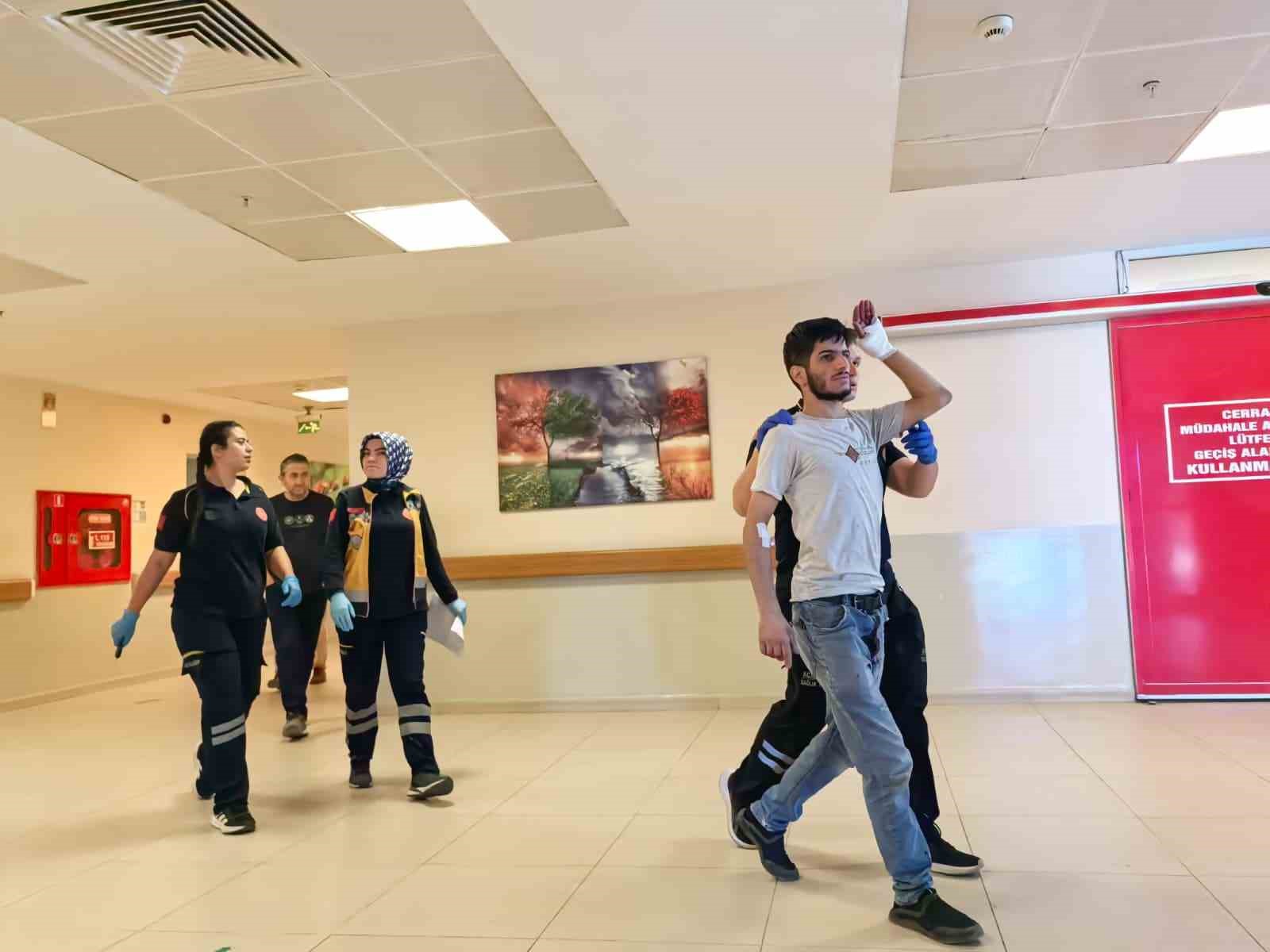 Spiralle demir keserken yaralandı