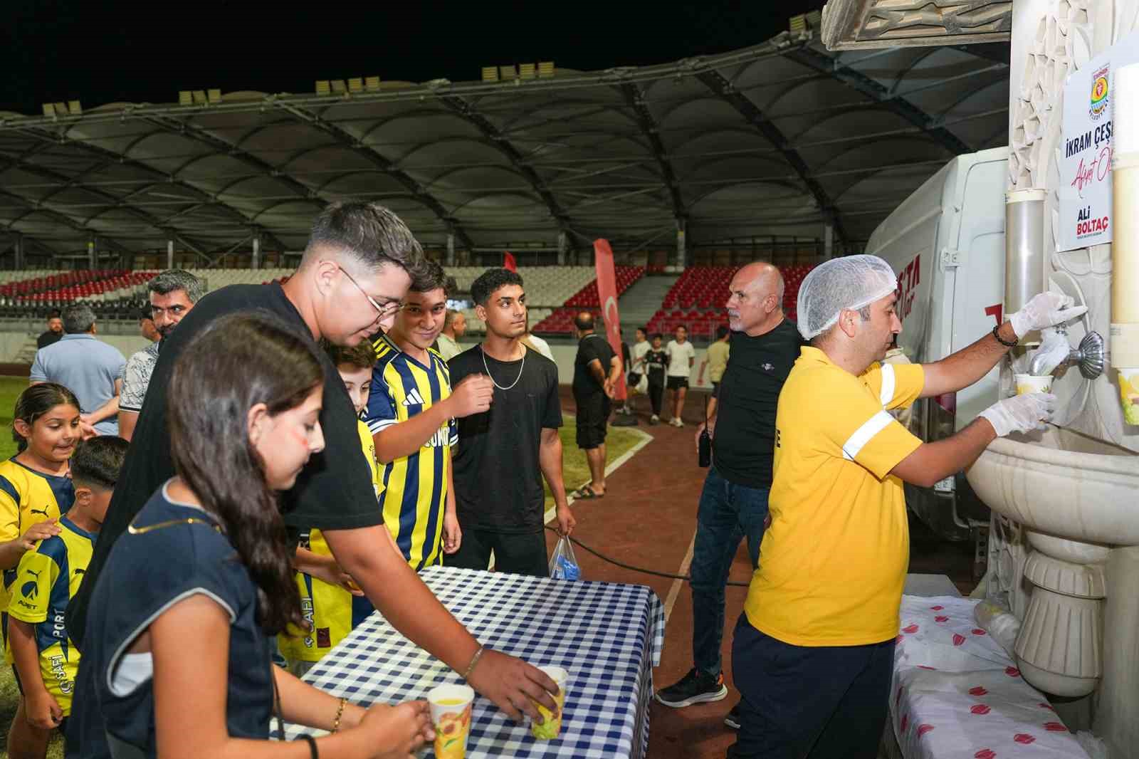 Tarsus’ta A Milli Takım maçı coşkuyla izledi