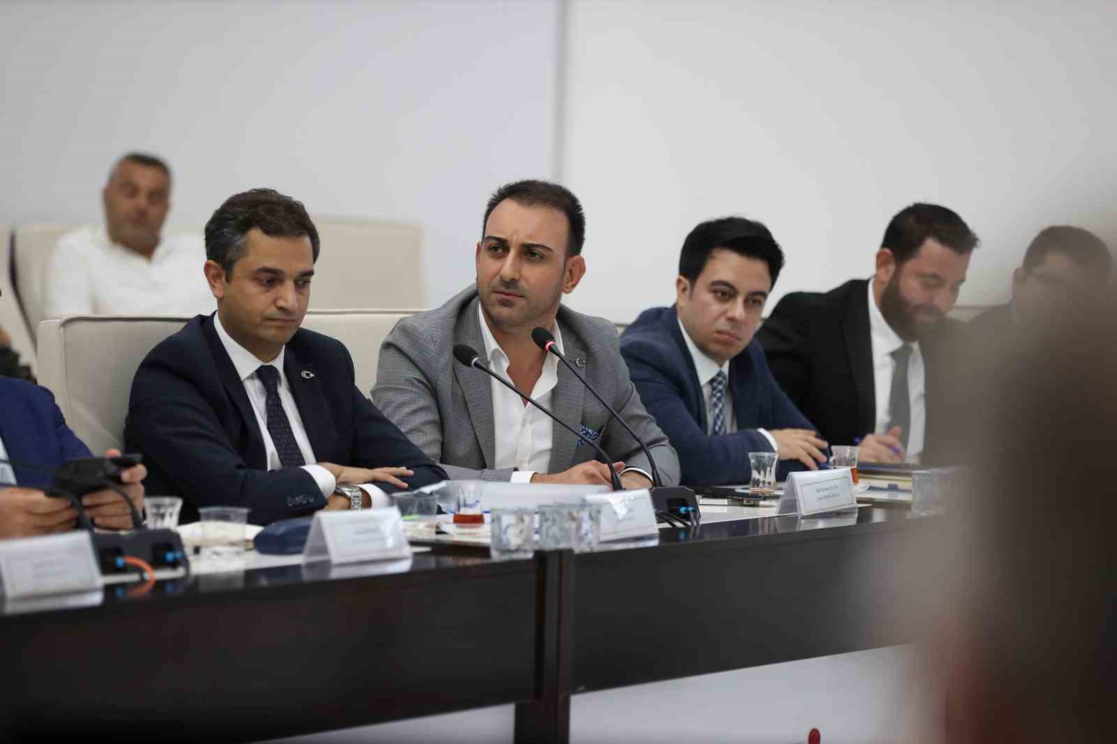 CHP’li başkan ve İYİ Partili vekilden Bakan Kurum’a Hatay teşekkürü