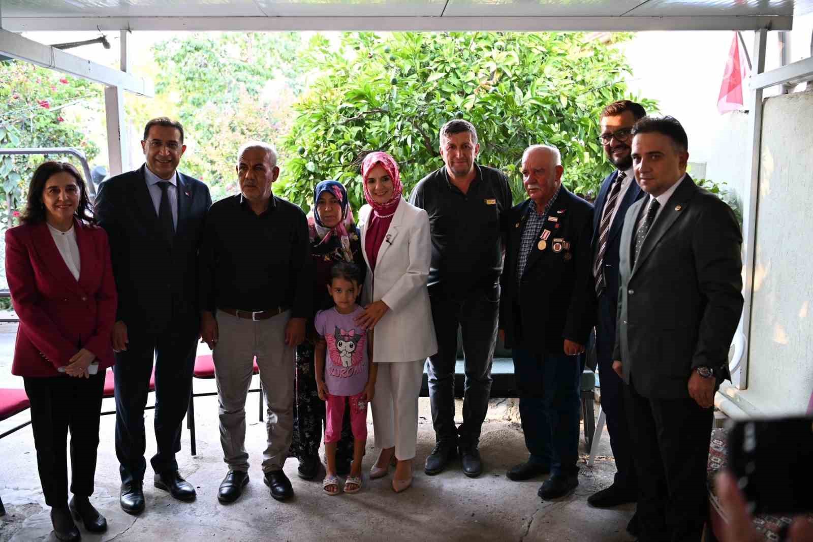 Manisa’da 48 yıllık evli çifte Bakan Göktaş’tan tebrik