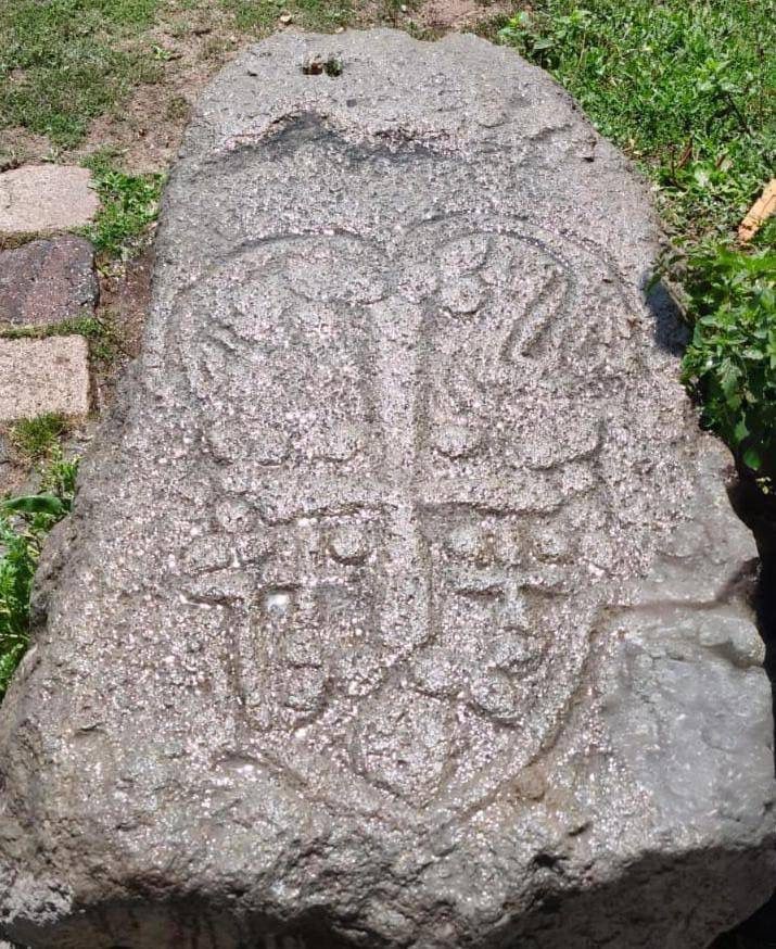 Van’da 2 adet kabartma taş stel ele geçirildi