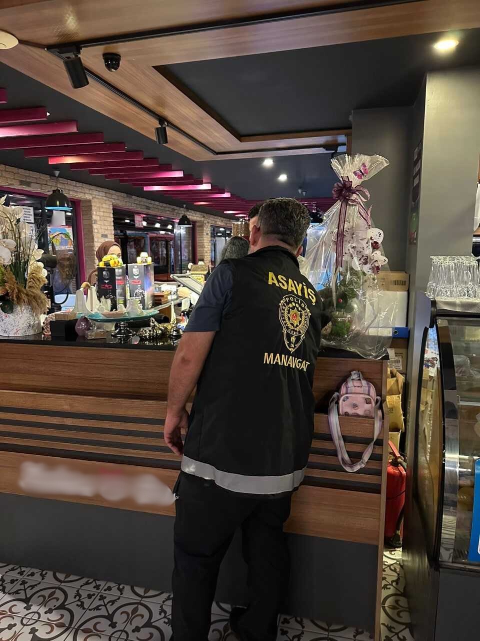 Antalya’da eş zamanlı denetimlerde binlerce kişi sorgulandı