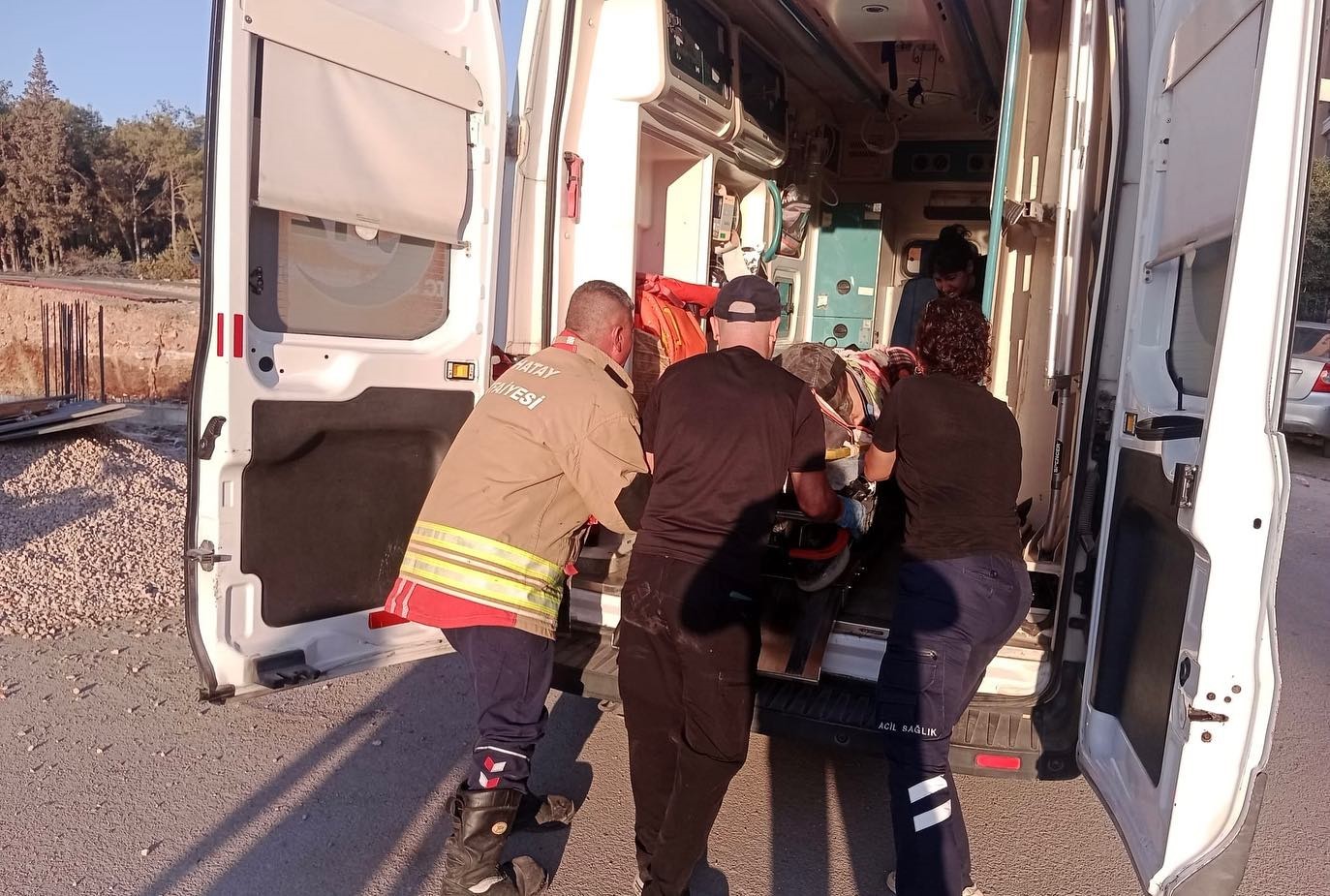 Şantiyede temele düşen şahıs yaralandı