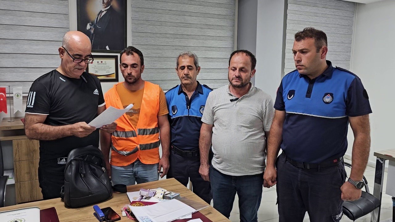 Ev almak için biriktirdiği altın ve parayı parkta unuttu