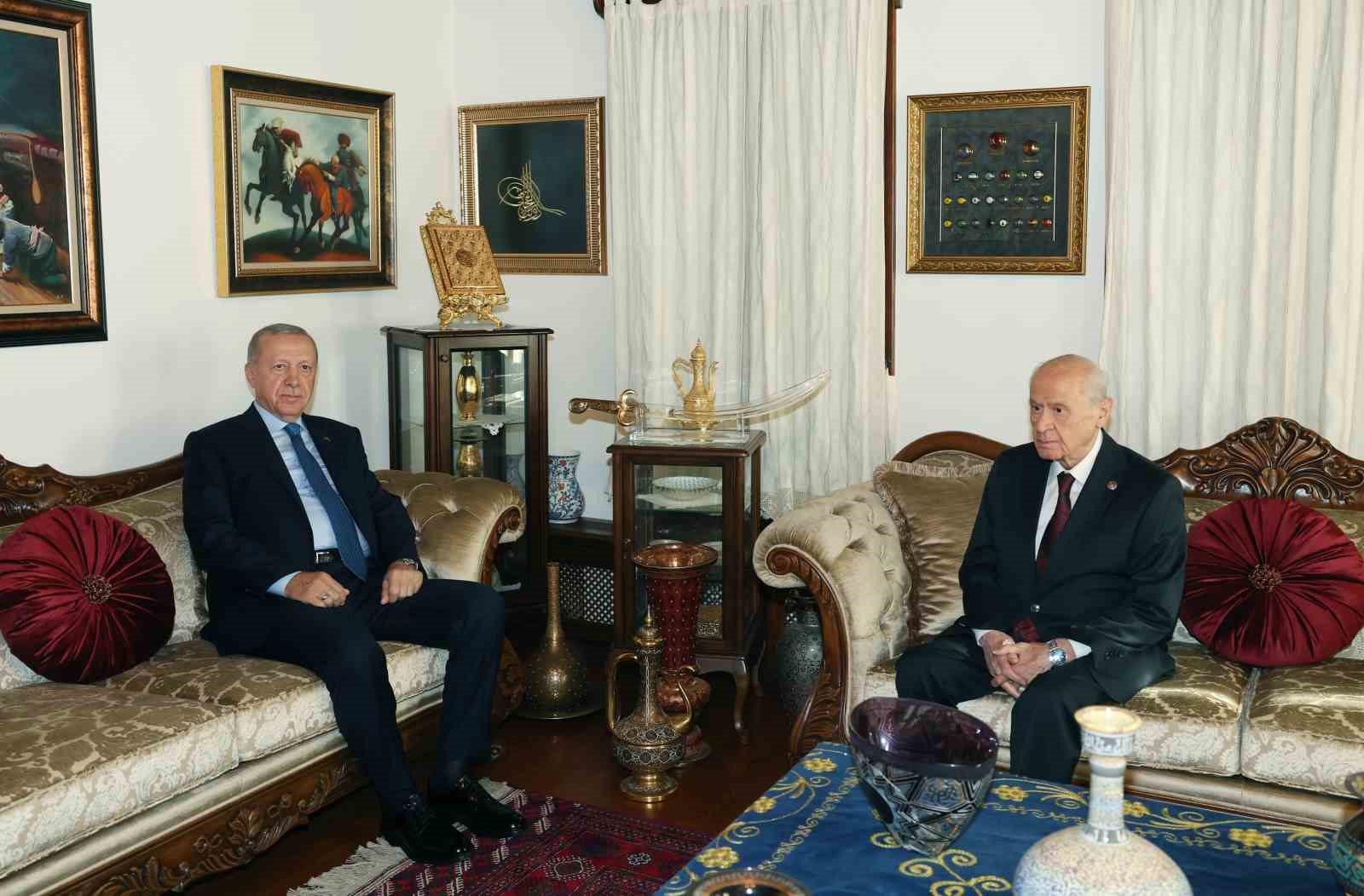 Cumhurbaşkanı Recep Tayyip Erdoğan, MHP Genel Başkanı Devlet Bahçeli ile Beştepe’de bulunan konutunda bir araya geldi.
