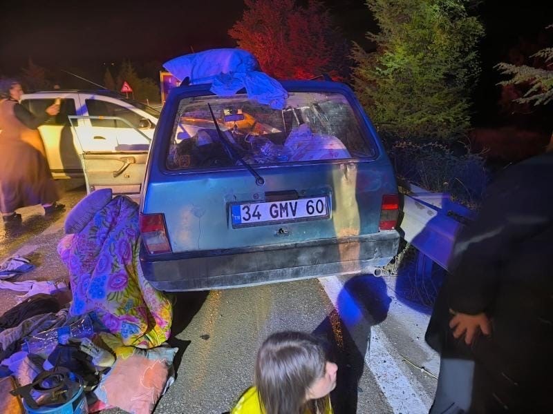 Karabük’te otomobiller çarpıştı: 2’si çocuk 6 yaralı