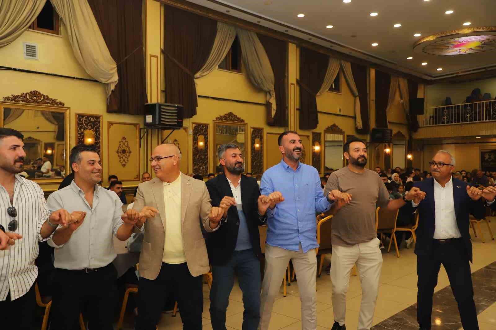 Ağrı Valisi Koç, düğün törenlerinde ailelerin sevincine ortak oldu