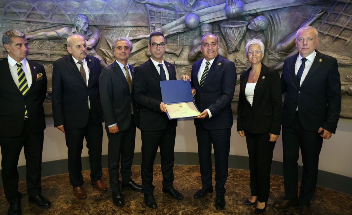 Sadettin Saran ve yönetim kurulu üyeleri mazbatasını aldı