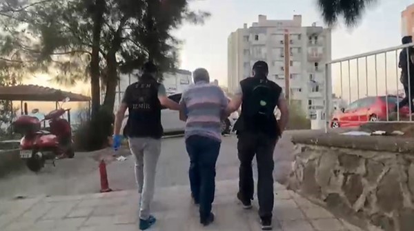 İzmir merkezli MLKP operasyonu: ESP binasına baskın yapıldı