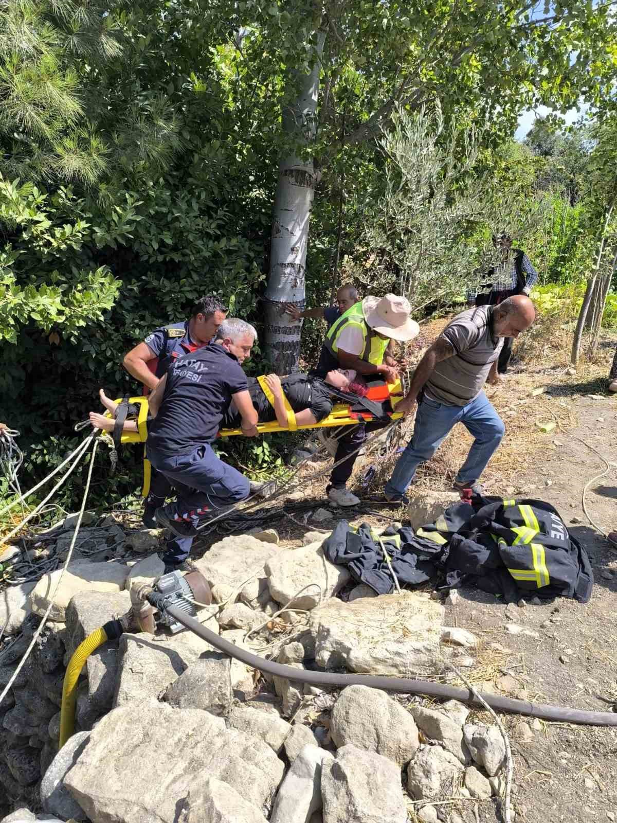 Hatay’da 7 metre derinliğindeki kuyuya düşen kadın kurtarıldı