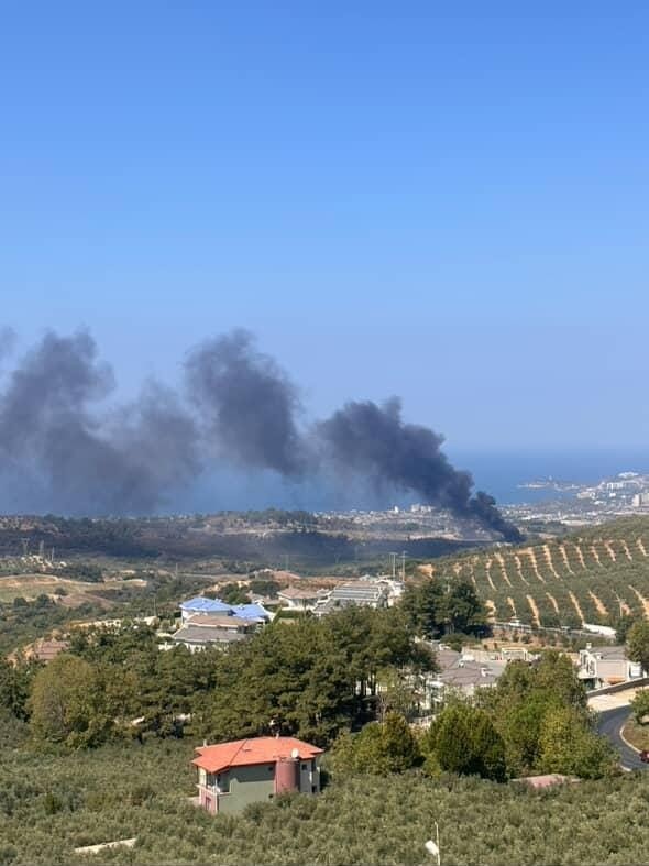 Kuşadası’nda hafriyat ve moloz döküm alanında çıkan yangın kontrol altında alındı