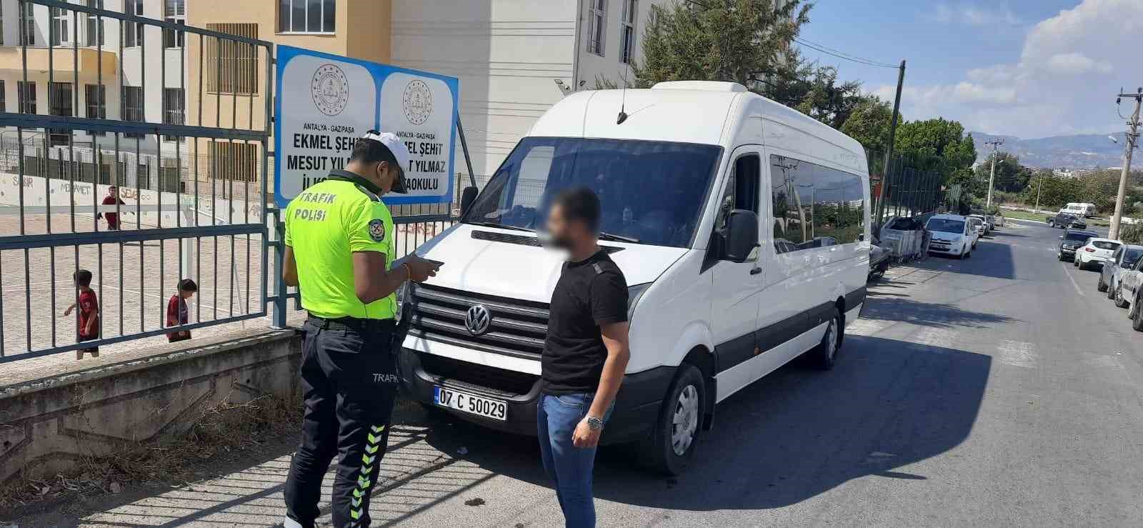 Gazipaşa’da jandarma ve polisten servislere sıkı denetim