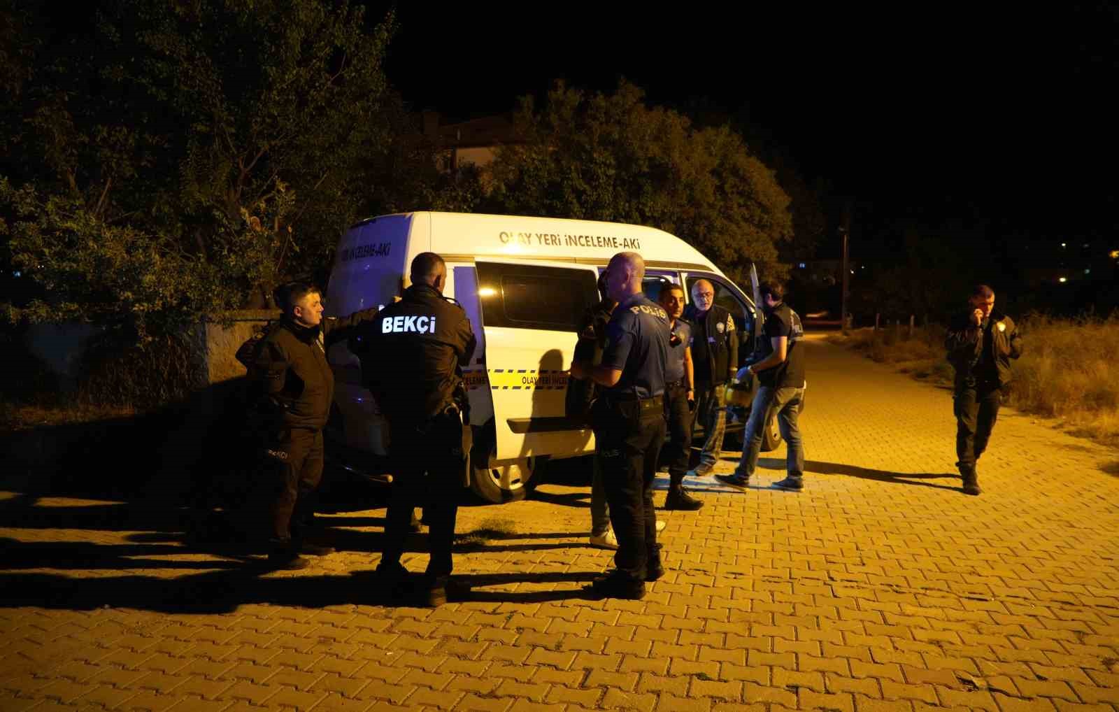 Cadde ortasında silahlı kavga: 19 yaşındaki genç vuruldu