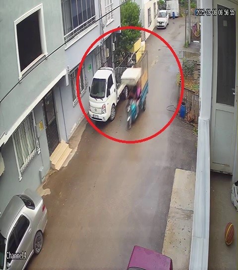 Bursa’da 3 hırsız yüzlerini kamufle edip kapattı, terlikten kimlikleri belirlendi