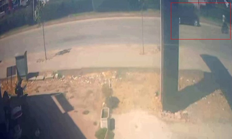 Elektrikli bisiklet ile otomobil çarpıştı: 1 yaralı