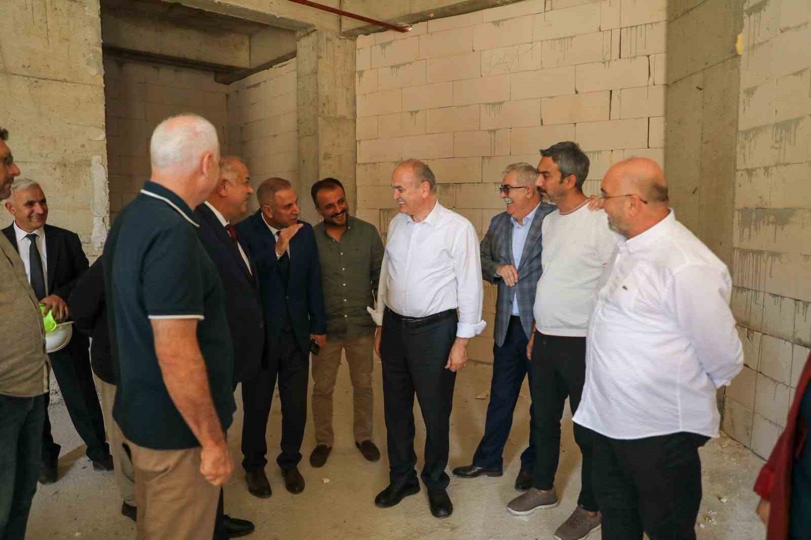 Başkan Özlü, otel yatırımını yerinde inceledi