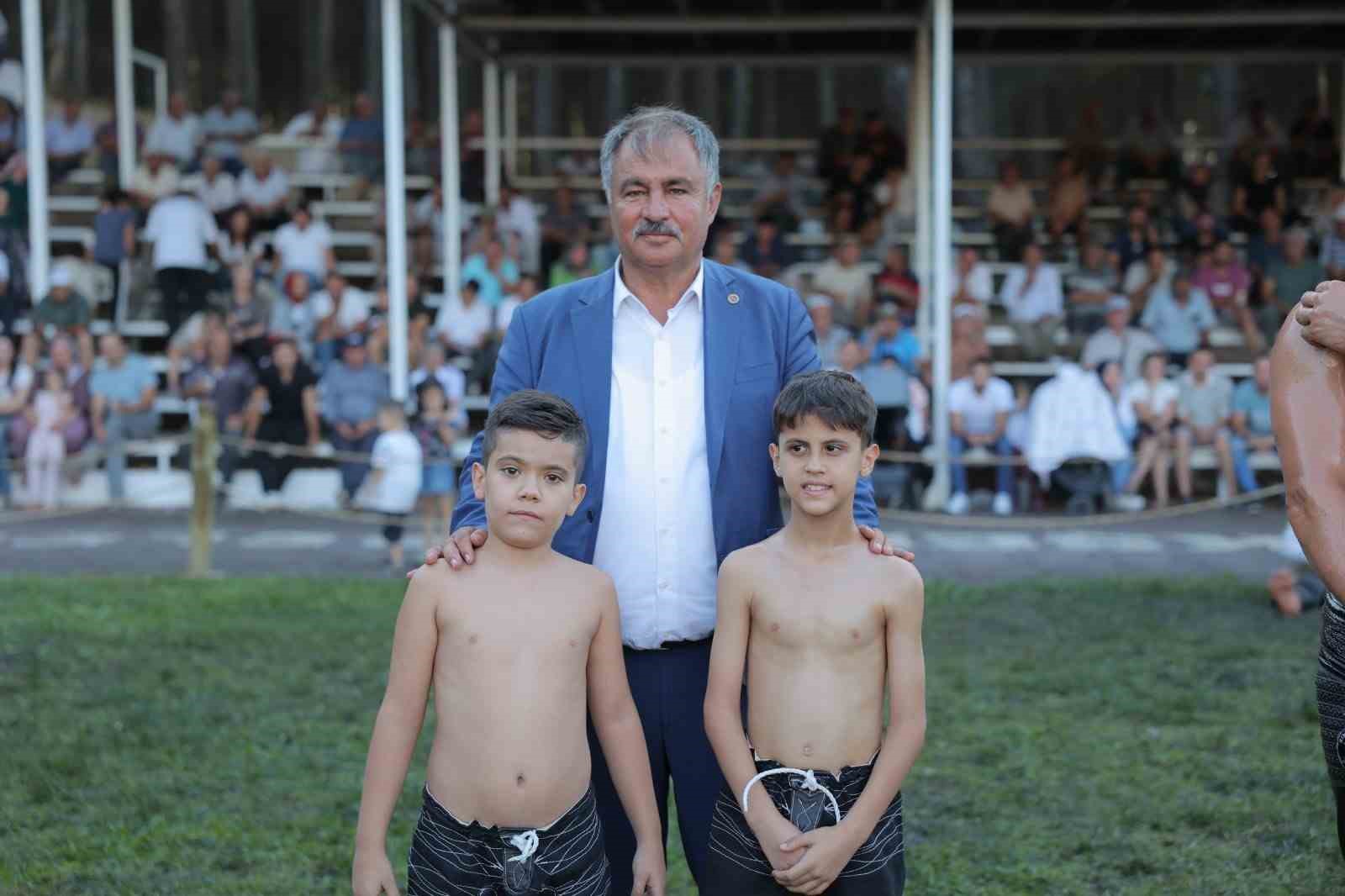 Beyağaç Hüseyin Çokal Er Meydanının başpehlivanı Nedim Gürel oldu