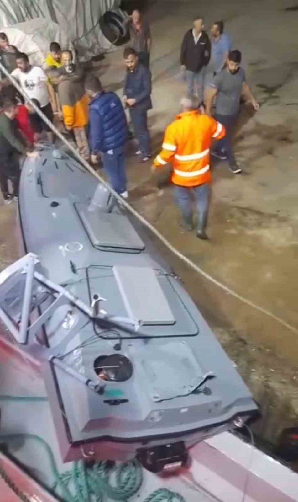 Hamsi avı denize için açıldılar, 300 kg patlayıcı ile dolu insansız deniz aracı ile döndüler