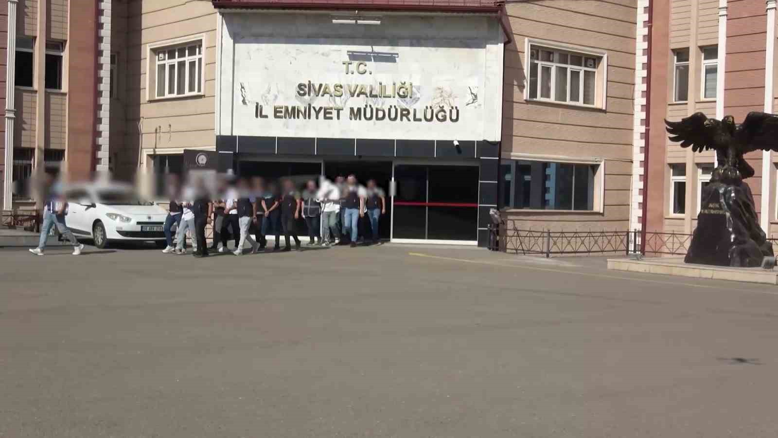 Bilişim dolandırıcılarına operasyon: 4 kişi tutuklandı