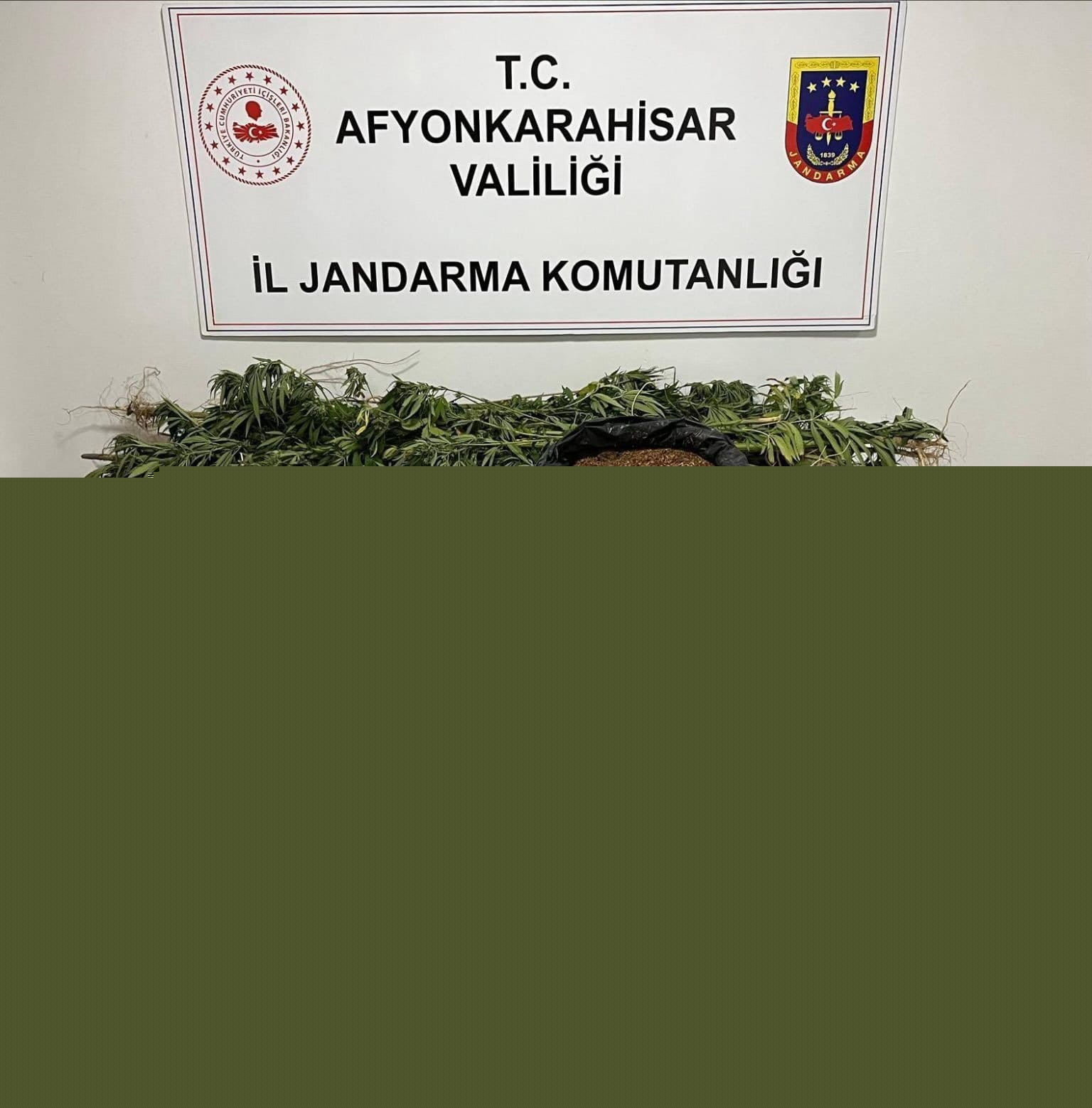 Uyusuturucu operasyonlarında yakalanan 4 kişi tutuklandı