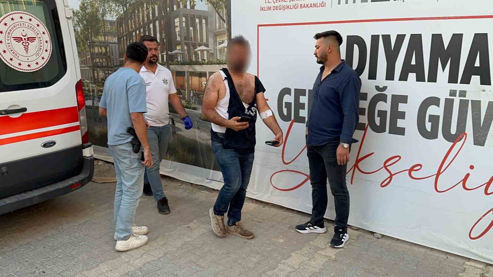 Adıyaman’da sokak ortasında bıçaklı saldırıya uğrayan 2 kişi yaralandı