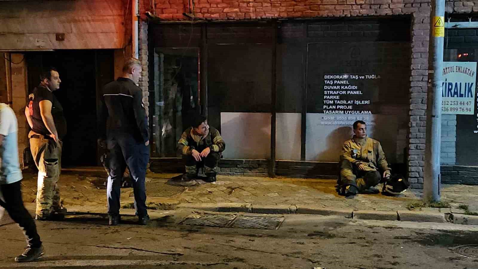Beyoğlu’nda iş yerinde çıkan yangın paniğe neden oldu