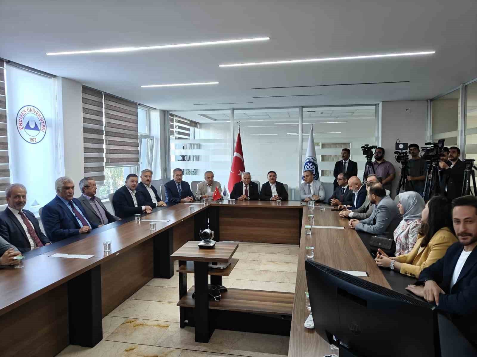 ERÜ’de hem açılış hem protokol töreni