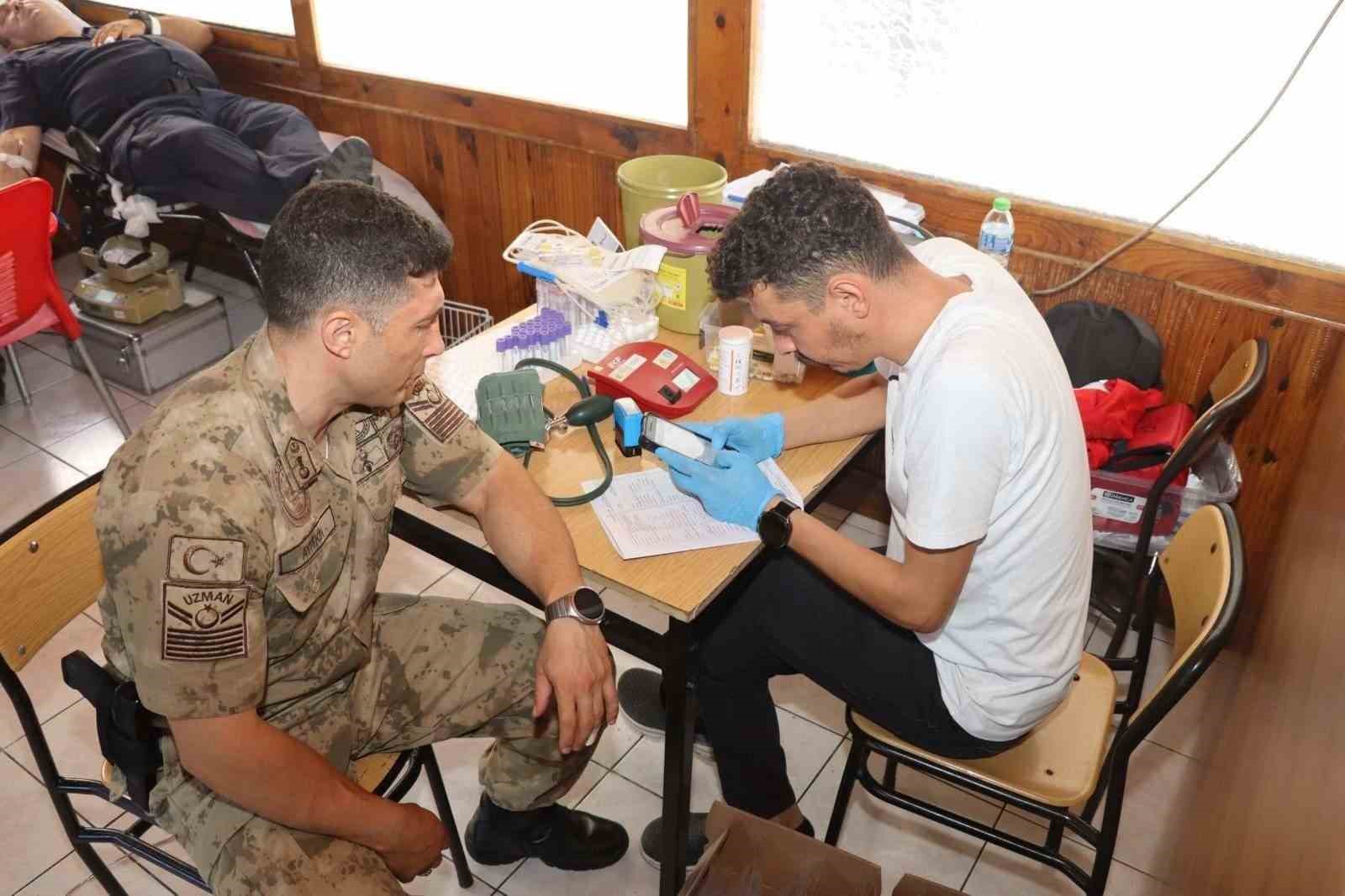 Jandarmadan kan bağışına destek