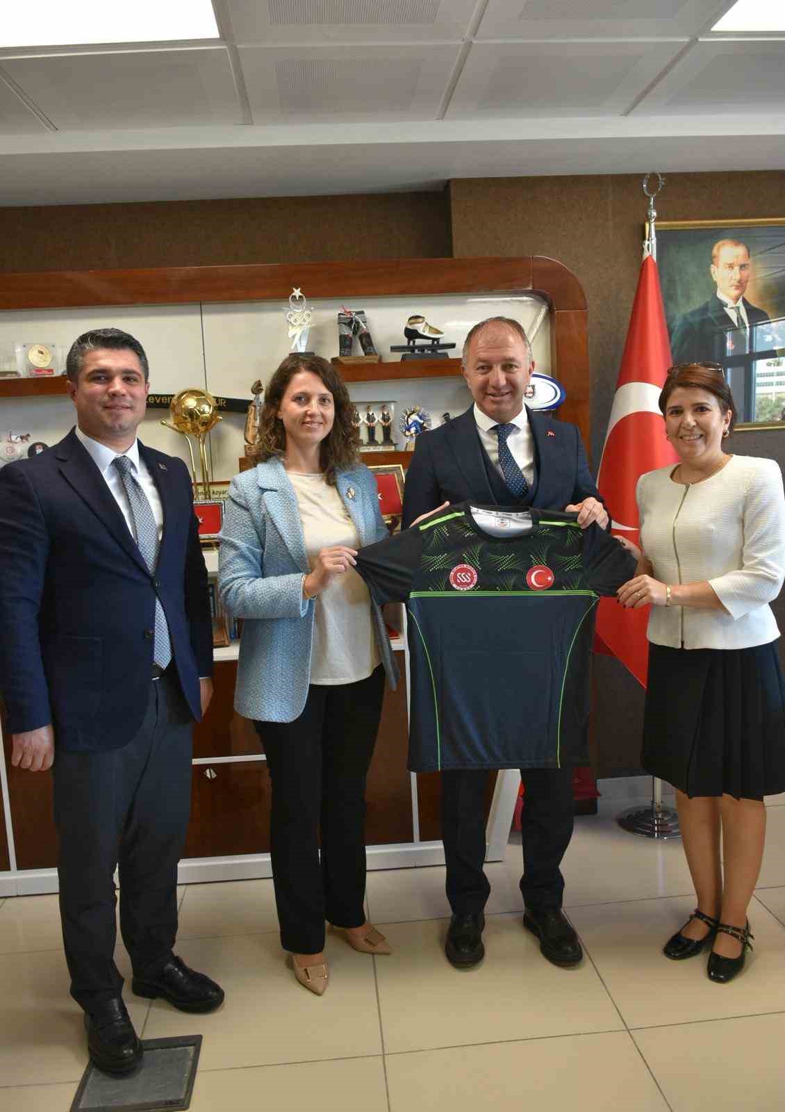 Speed Skating spor kulübü yönetiminden Çakmur’a ziyaret