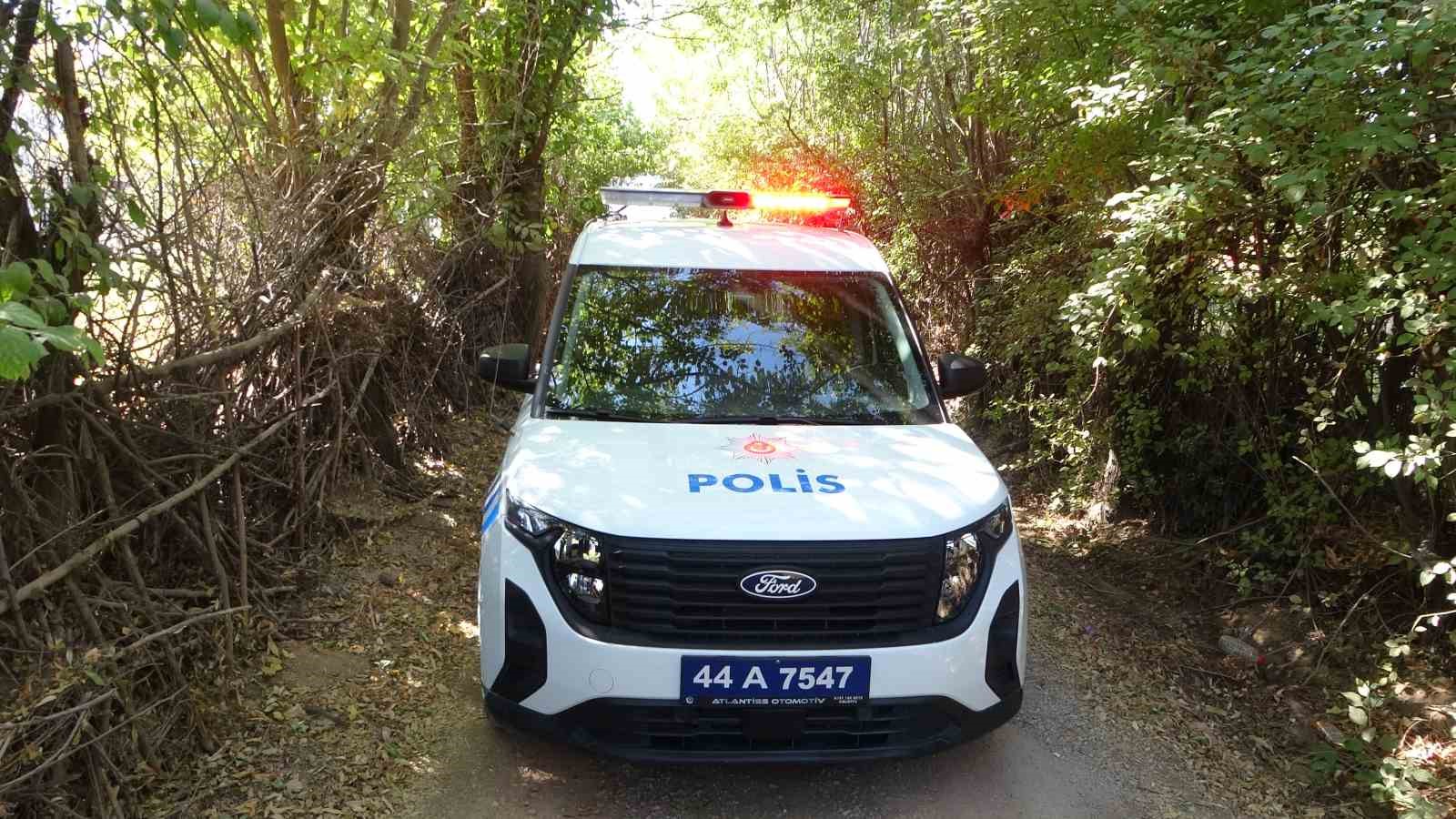 Çöpleri yakmak isterken meyve bahçelerini küle çevirdi