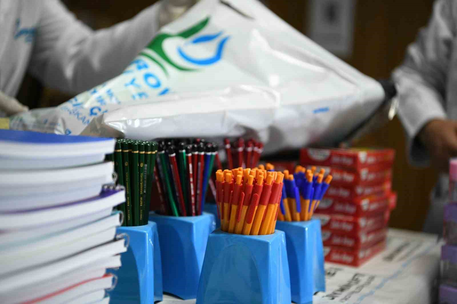 Çayırova’da ihtiyaç sahibi öğrencilere kırtasiye desteği